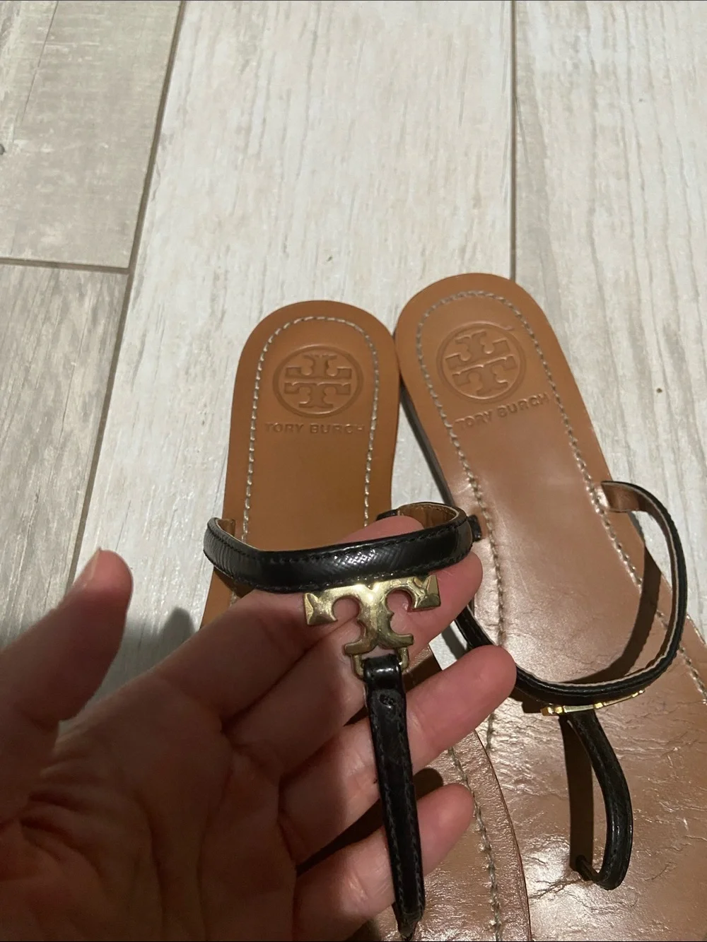 Tory Burch Black and Tan Leather T-strap Sandals with Gold Logo - Picture 2 of 3